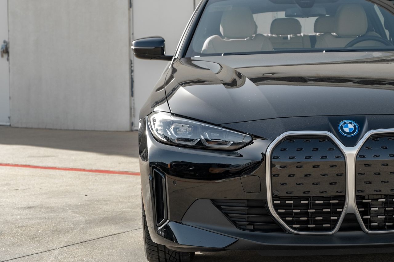BMW i4 Vehicle Main Gallery Image 54