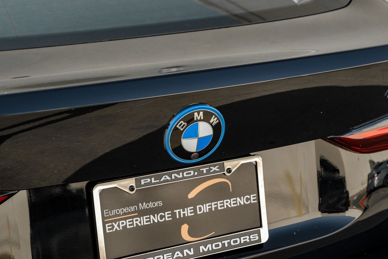 BMW i4 Vehicle Main Gallery Image 57