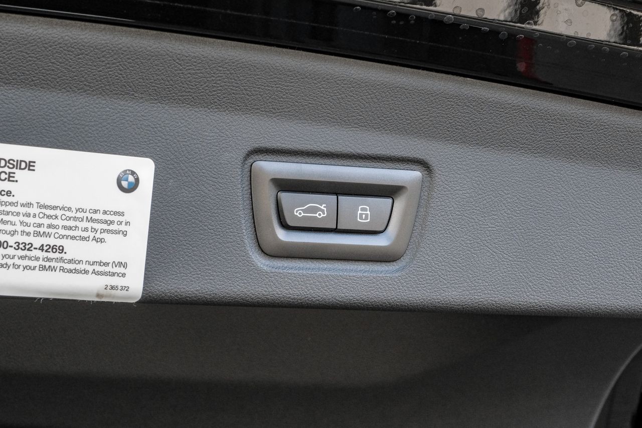 BMW i4 Vehicle Main Gallery Image 60