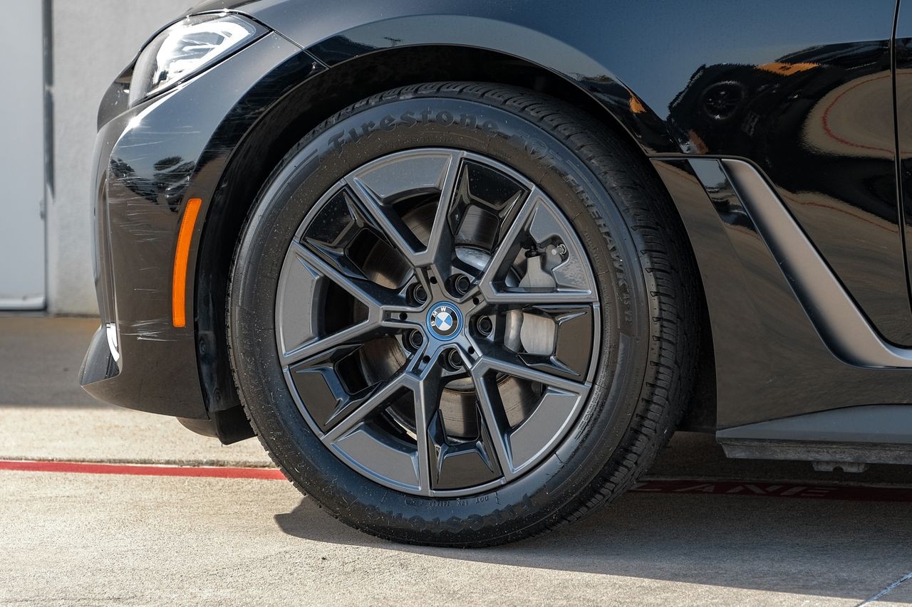 BMW i4 Vehicle Main Gallery Image 63