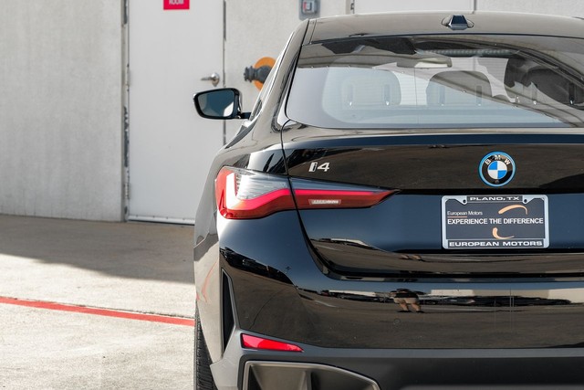 BMW i4 Vehicle Main Gallery Image 55