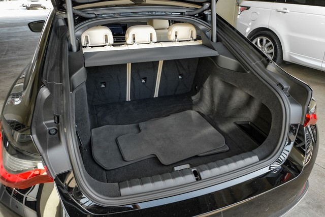 BMW i4 Vehicle Main Gallery Image 59