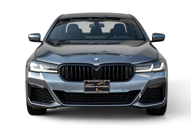 BMW 5 Series Vehicle Full-screen Gallery Image 05