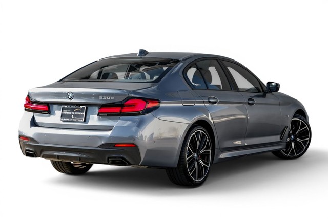 BMW 5 Series Vehicle Full-screen Gallery Image 08