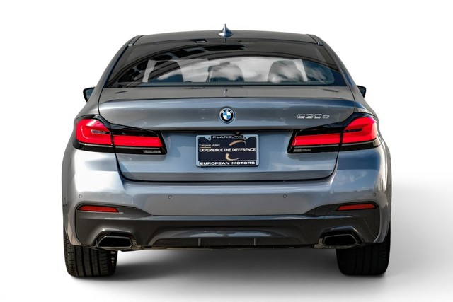 BMW 5 Series Vehicle Full-screen Gallery Image 09