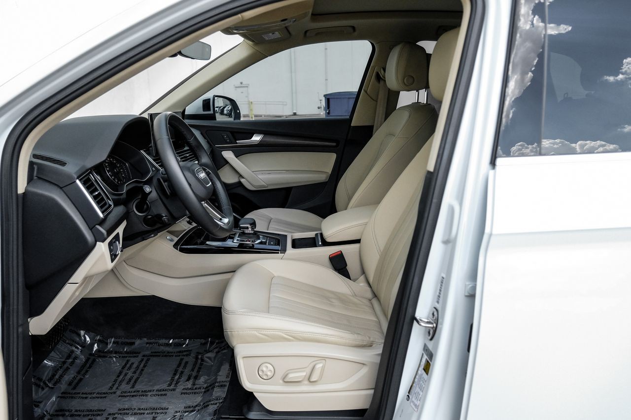 Audi Q5 Vehicle Main Gallery Image 04