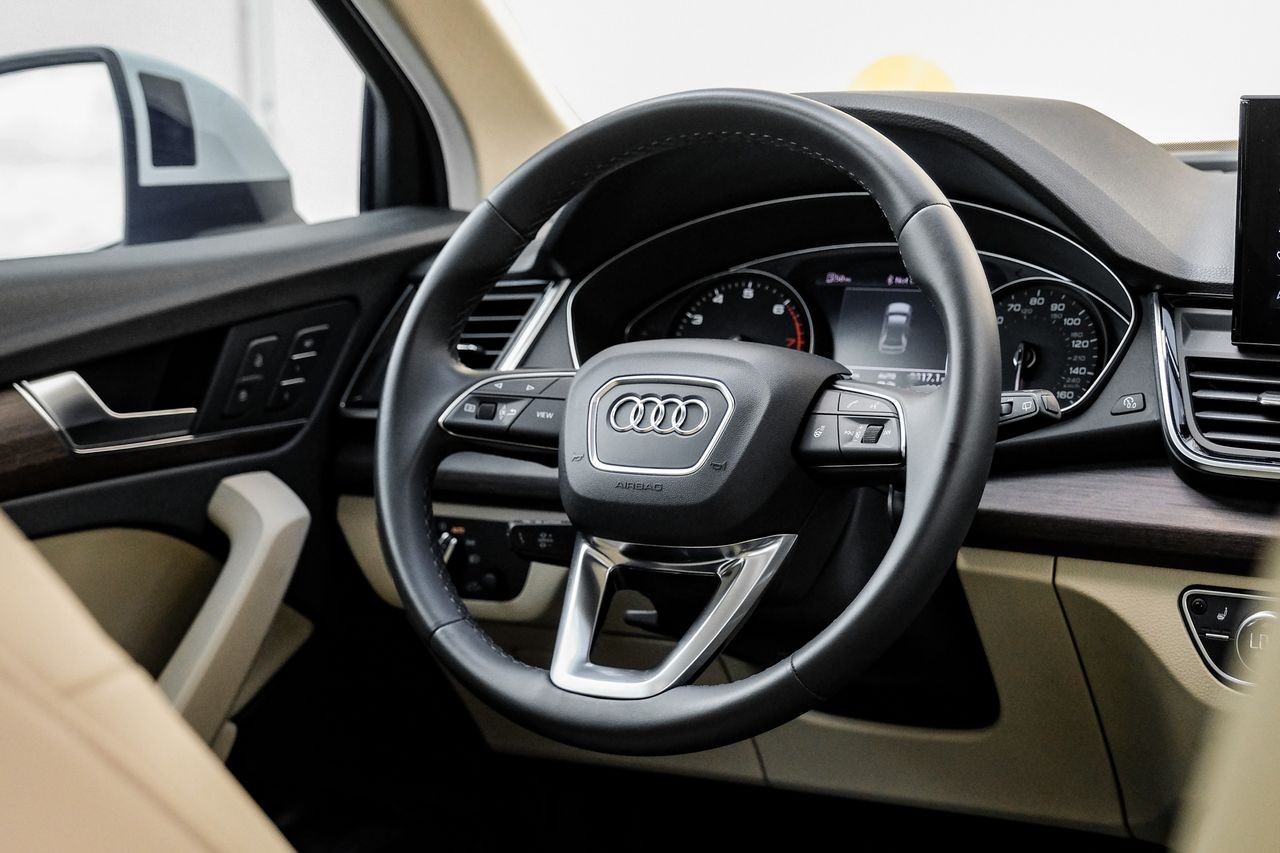 Audi Q5 Vehicle Main Gallery Image 14