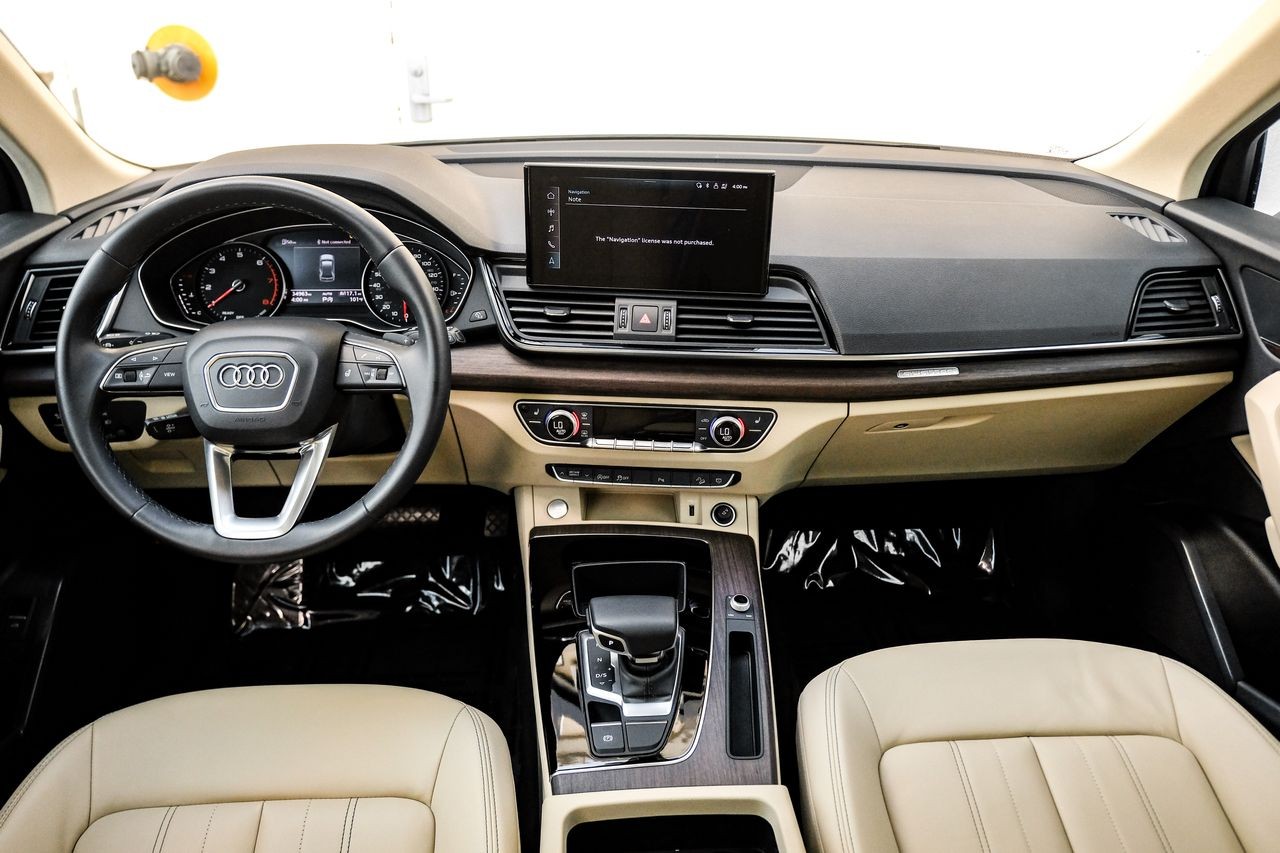 Audi Q5 Vehicle Main Gallery Image 15