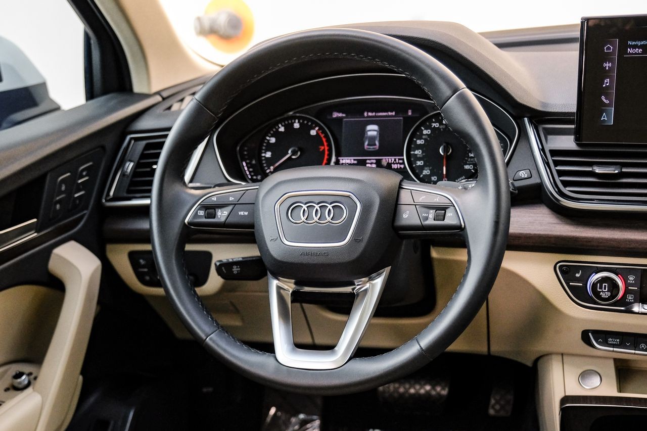 Audi Q5 Vehicle Main Gallery Image 16