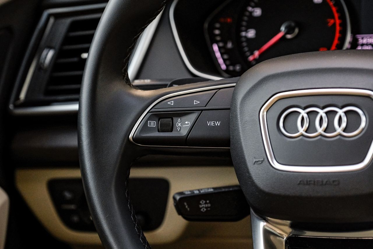 Audi Q5 Vehicle Main Gallery Image 17