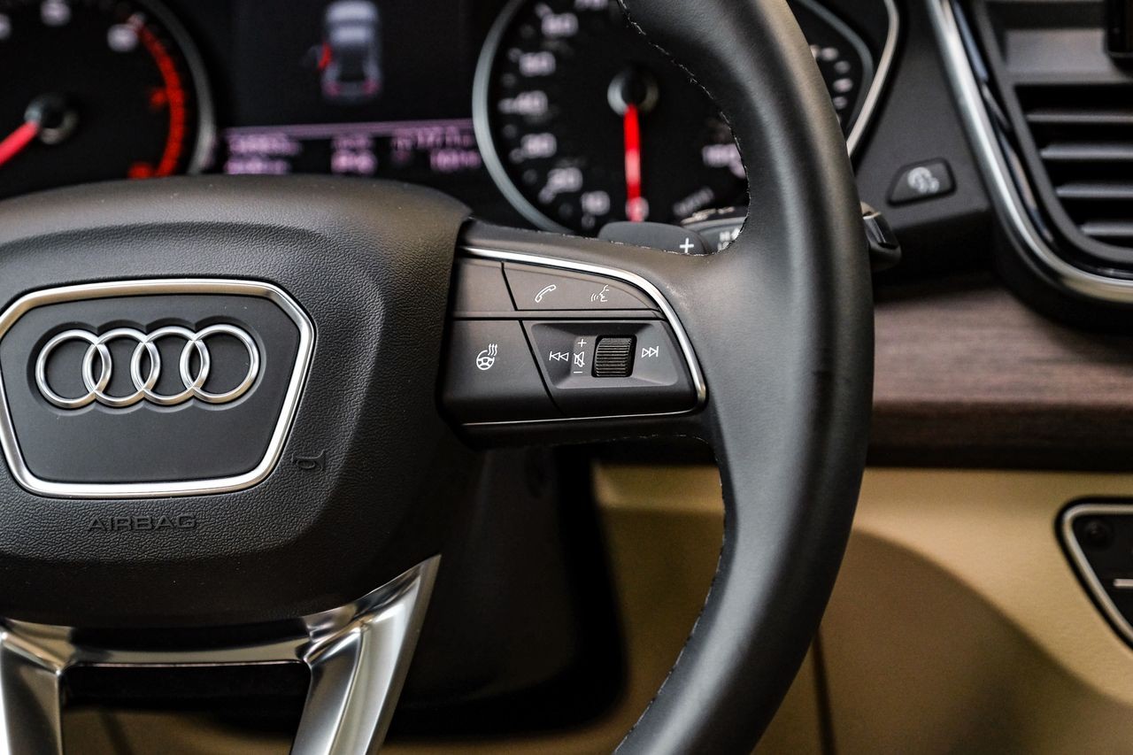 Audi Q5 Vehicle Main Gallery Image 18