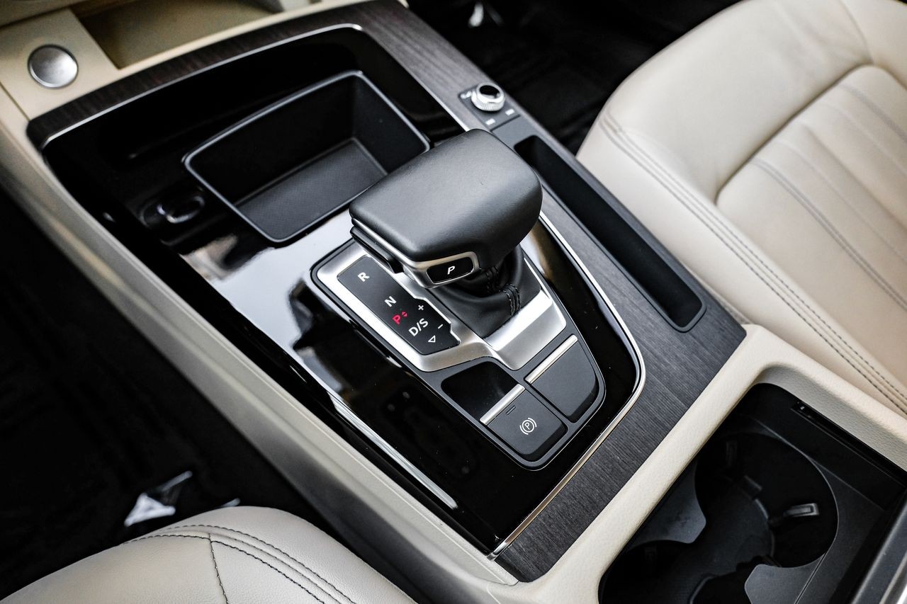 Audi Q5 Vehicle Main Gallery Image 23