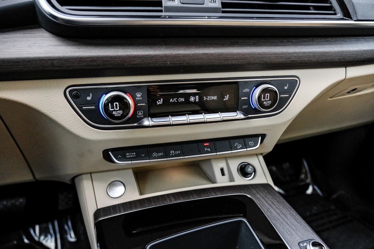 Audi Q5 Vehicle Main Gallery Image 24