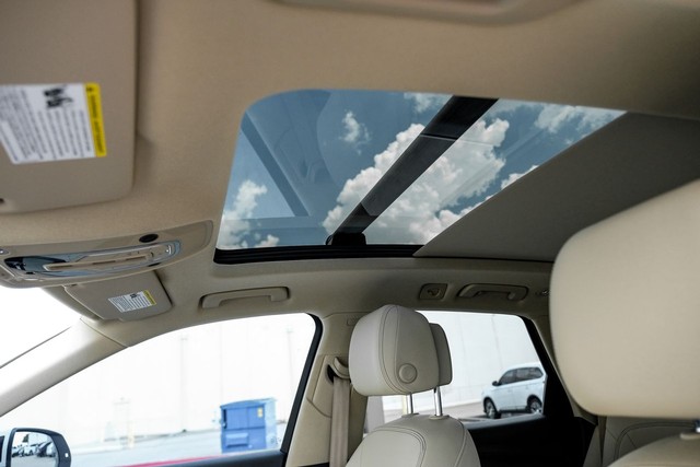 Audi Q5 Vehicle Main Gallery Image 05
