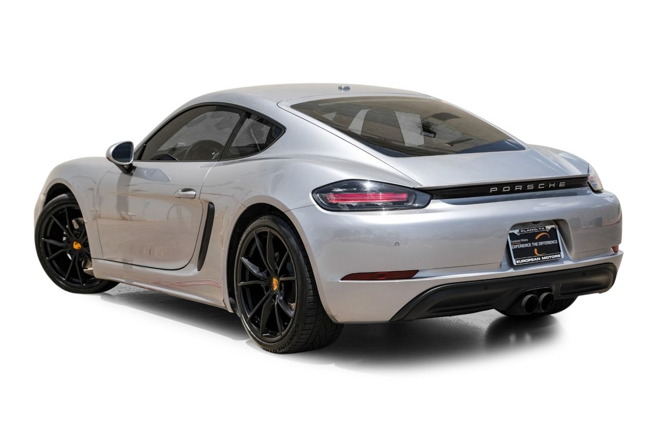 Porsche 718 Cayman Vehicle Main Gallery Image 09