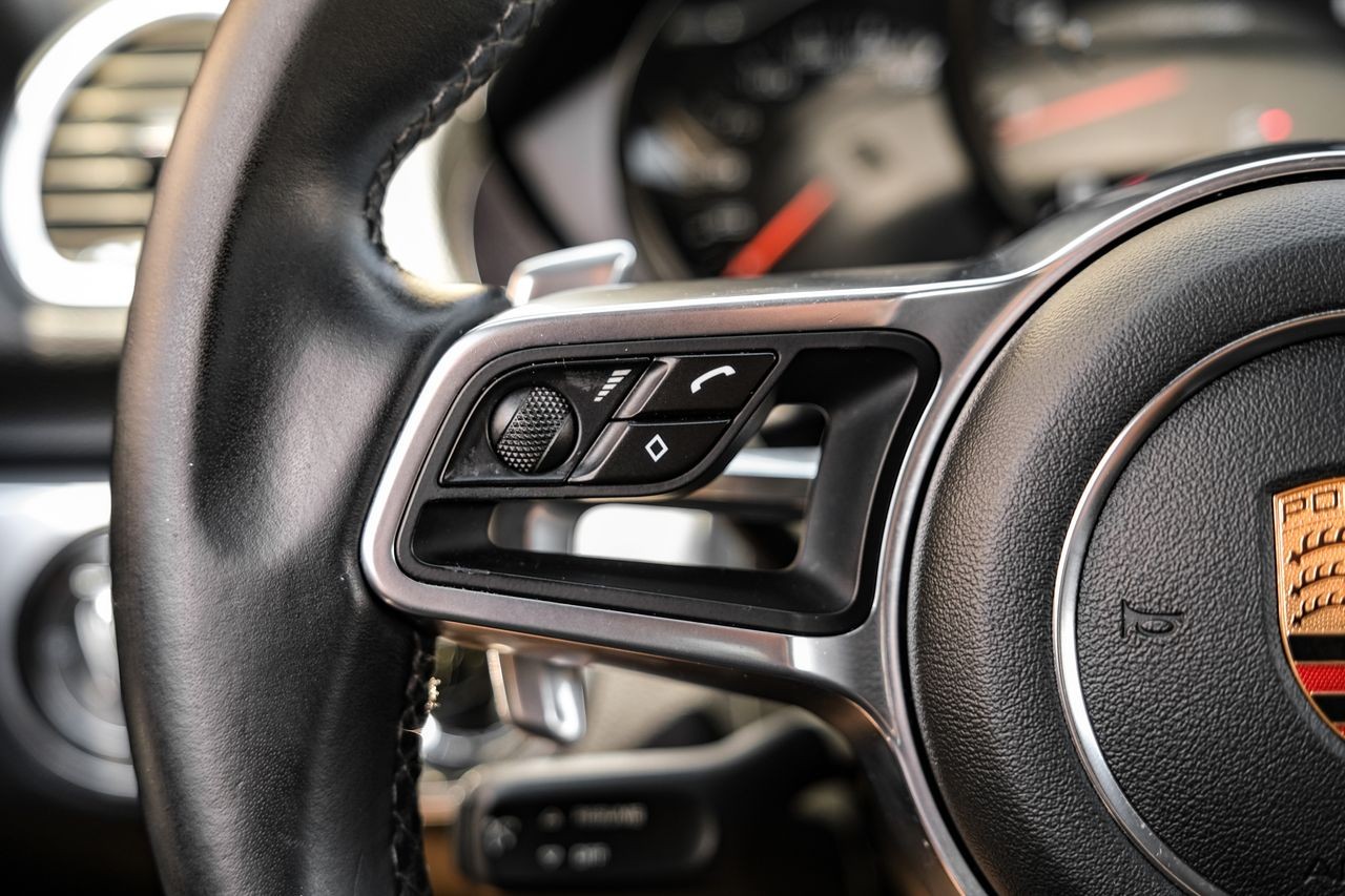 Porsche 718 Cayman Vehicle Main Gallery Image 14