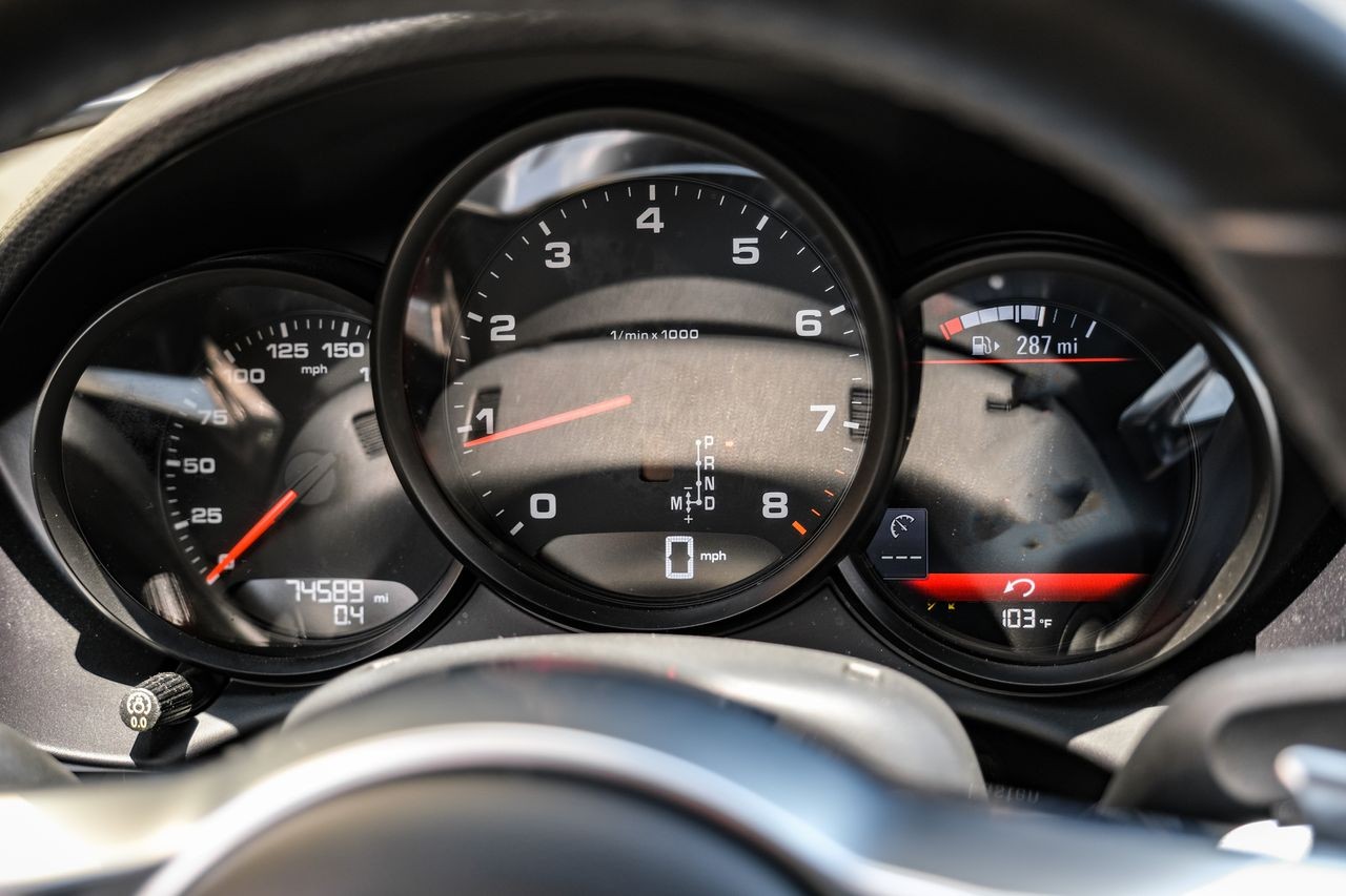 Porsche 718 Cayman Vehicle Main Gallery Image 16