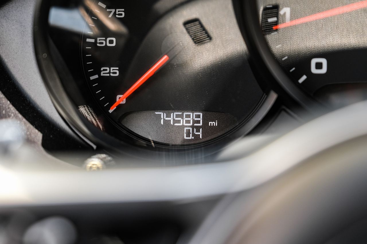 Porsche 718 Cayman Vehicle Main Gallery Image 17