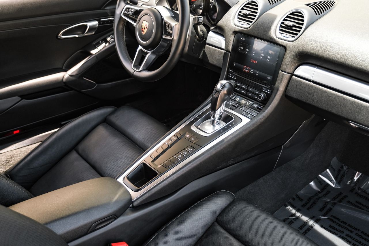 Porsche 718 Cayman Vehicle Main Gallery Image 19