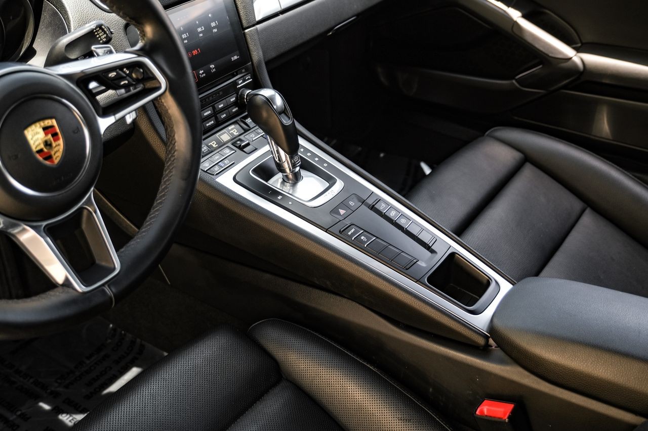 Porsche 718 Cayman Vehicle Main Gallery Image 20