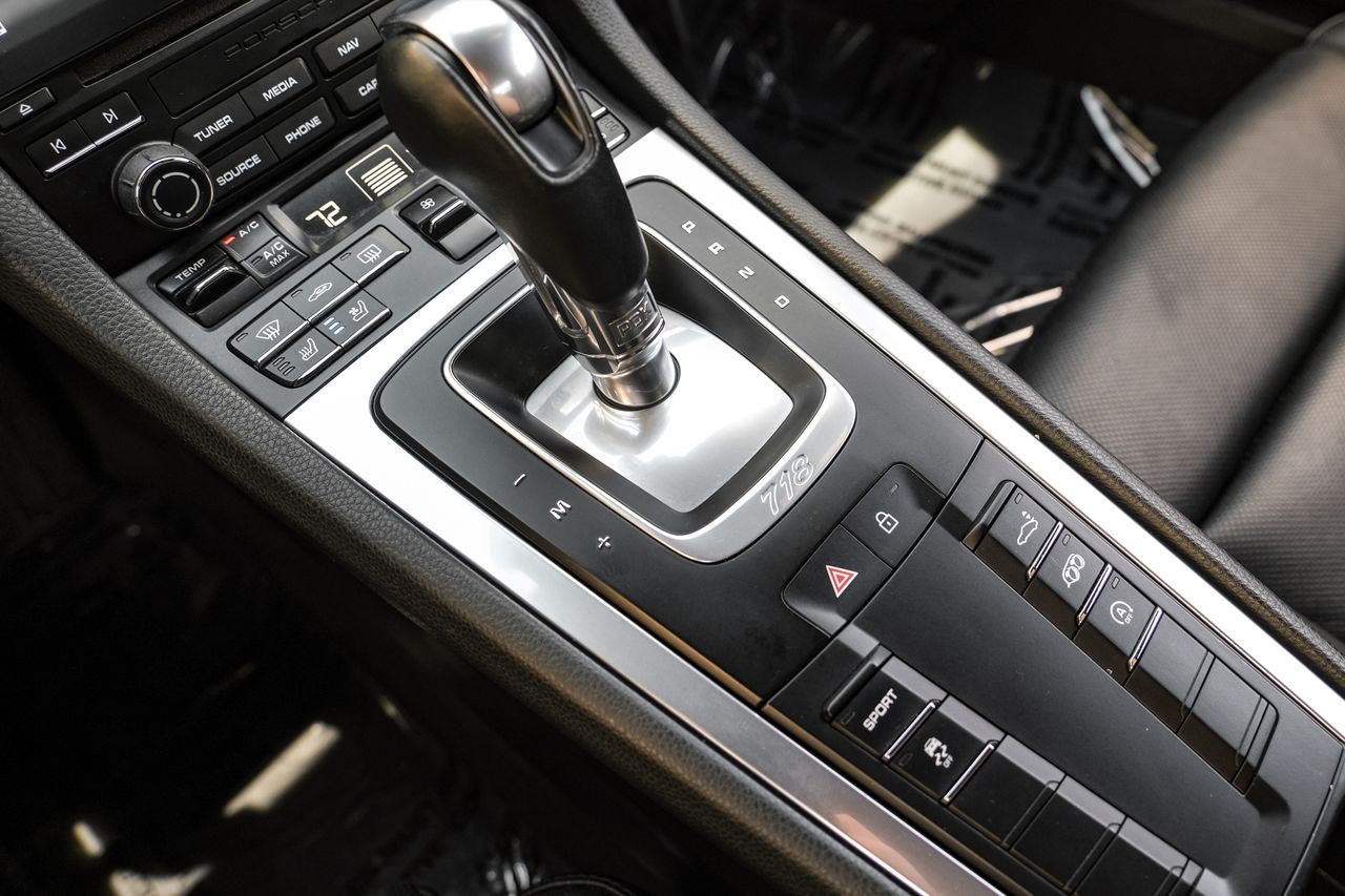 Porsche 718 Cayman Vehicle Main Gallery Image 21