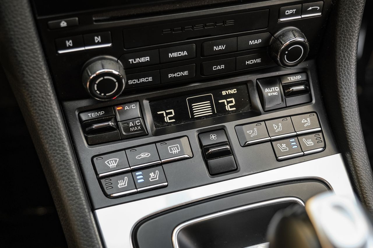 Porsche 718 Cayman Vehicle Main Gallery Image 22
