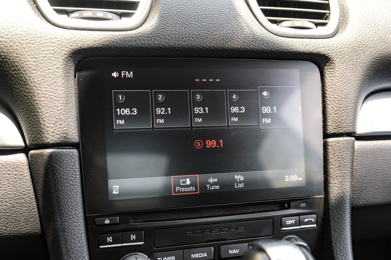 Porsche 718 Cayman Vehicle Main Gallery Image 25