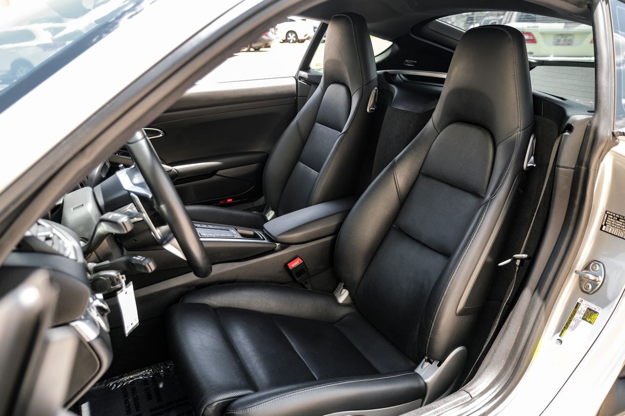 Porsche 718 Cayman Vehicle Main Gallery Image 26