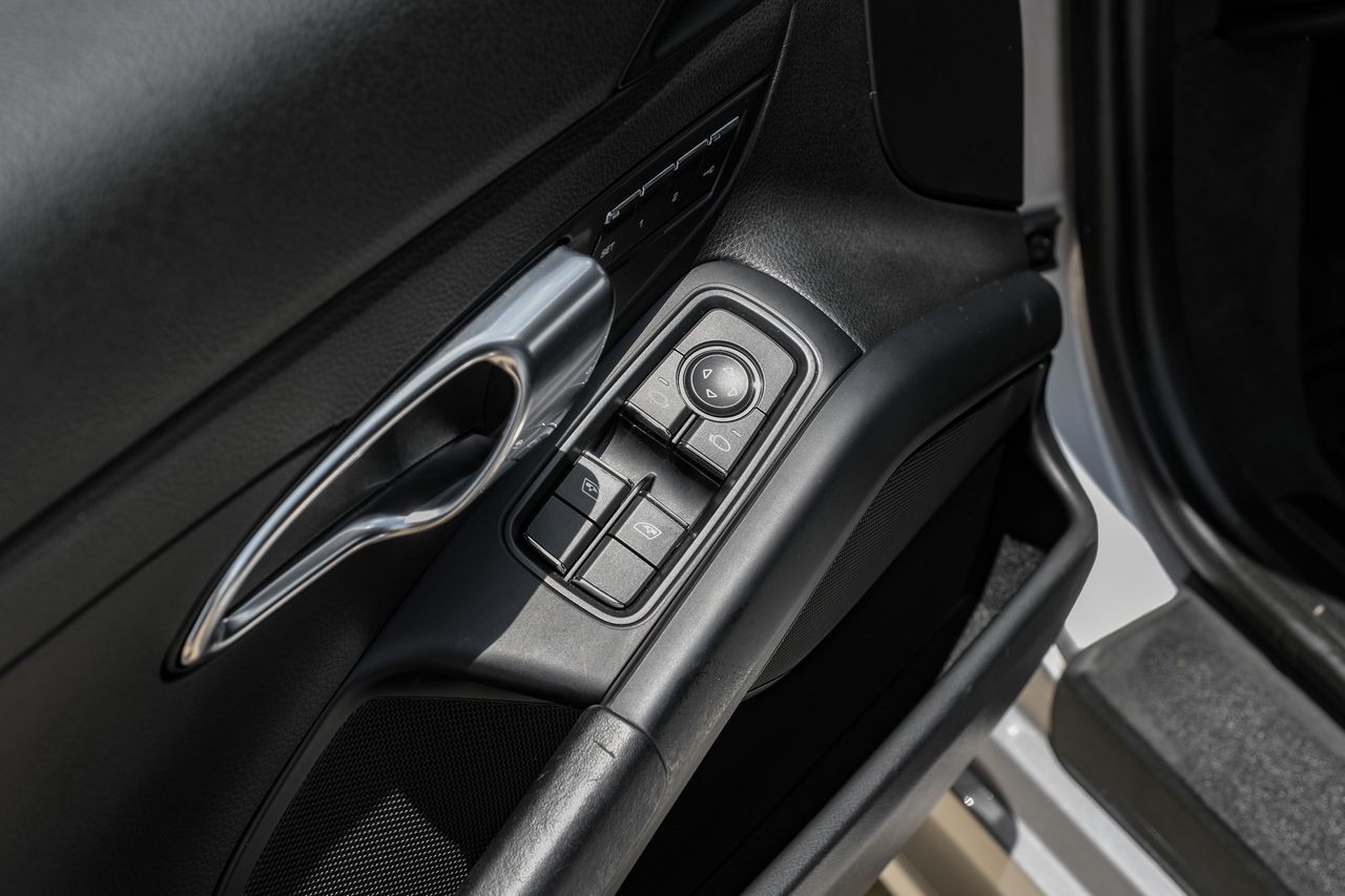 Porsche 718 Cayman Vehicle Main Gallery Image 32