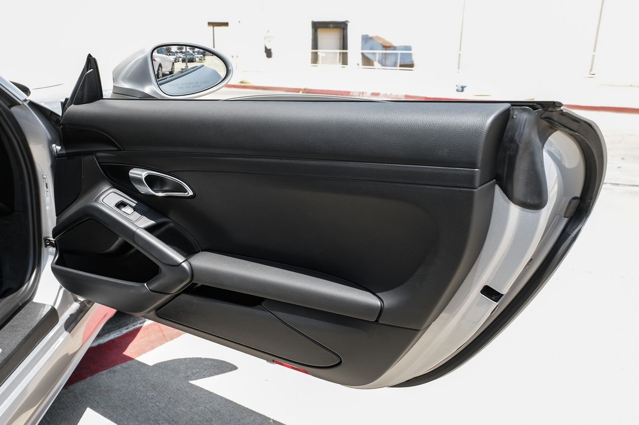 Porsche 718 Cayman Vehicle Main Gallery Image 33