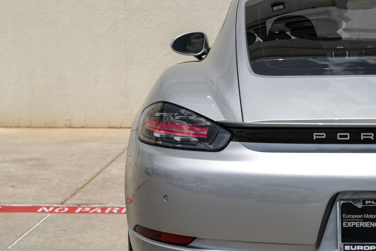 Porsche 718 Cayman Vehicle Main Gallery Image 35