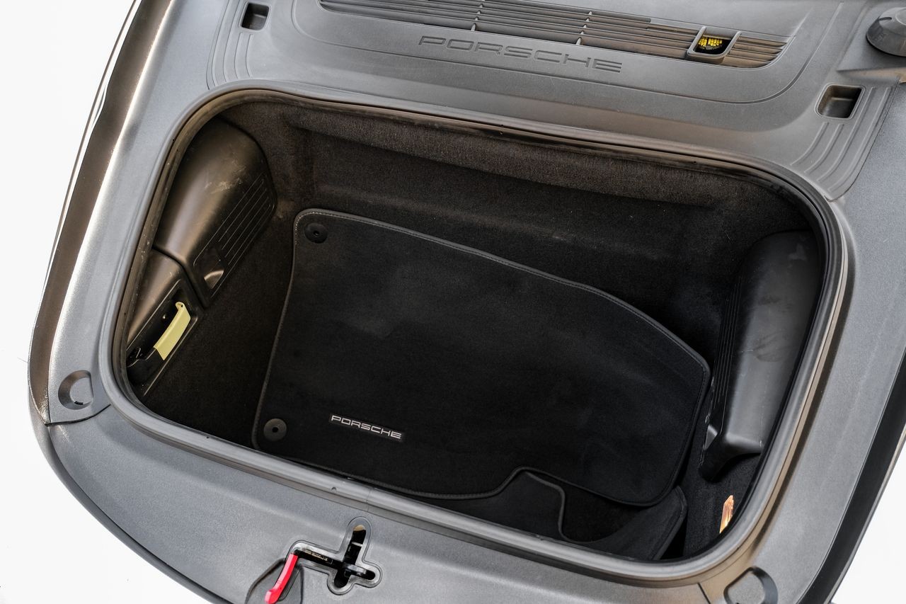 Porsche 718 Cayman Vehicle Main Gallery Image 38