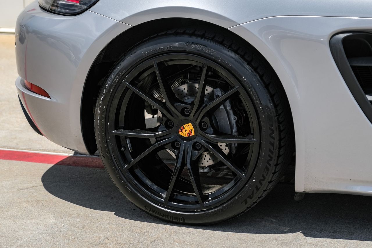 Porsche 718 Cayman Vehicle Main Gallery Image 40