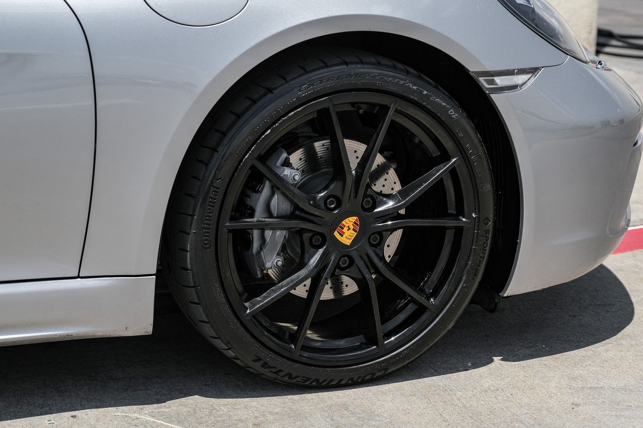 Porsche 718 Cayman Vehicle Main Gallery Image 41