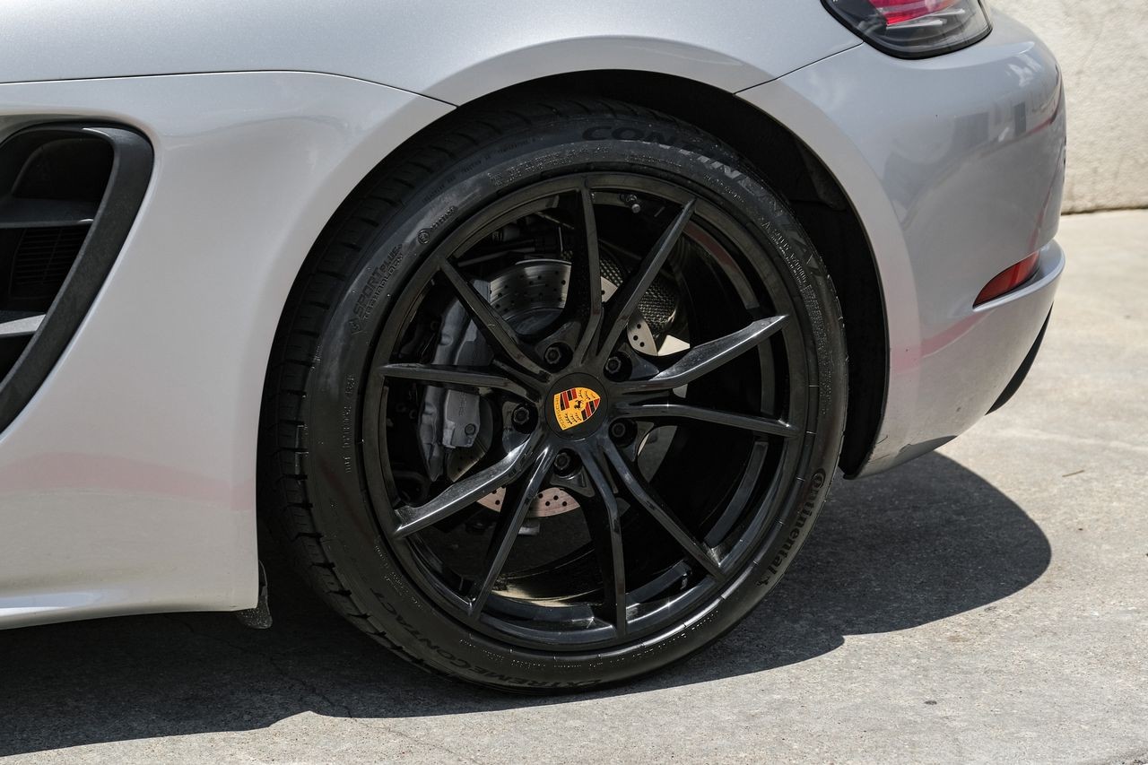 Porsche 718 Cayman Vehicle Main Gallery Image 43