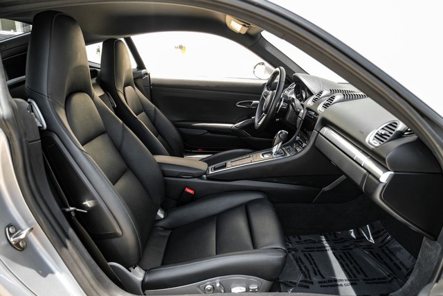 Porsche 718 Cayman Vehicle Main Gallery Image 28