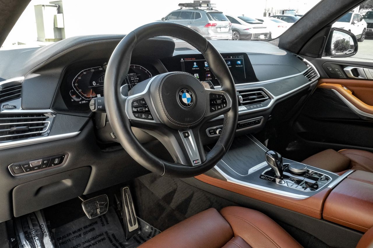 BMW X7 Vehicle Main Gallery Image 03