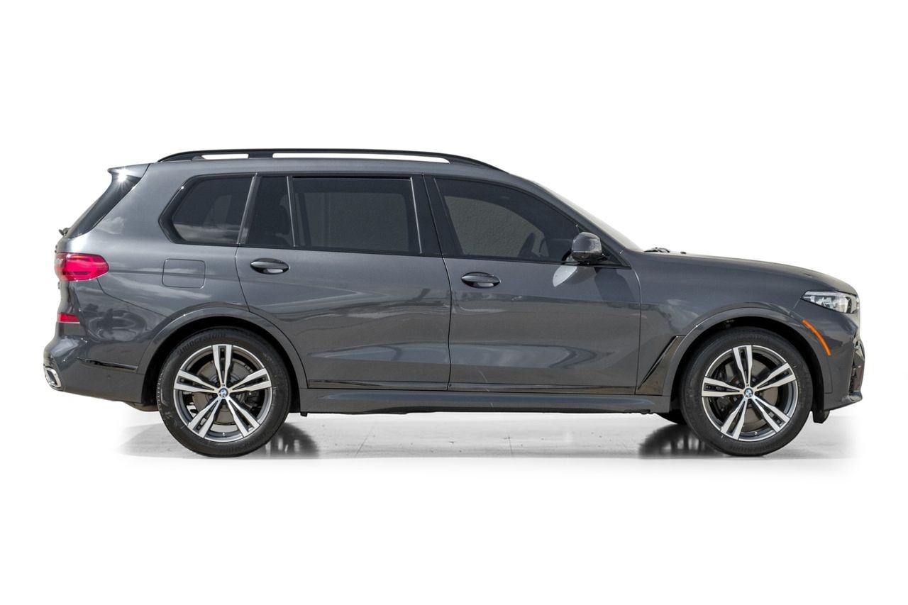 BMW X7 Vehicle Main Gallery Image 08