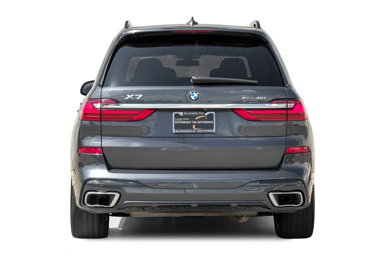 BMW X7 Vehicle Main Gallery Image 10