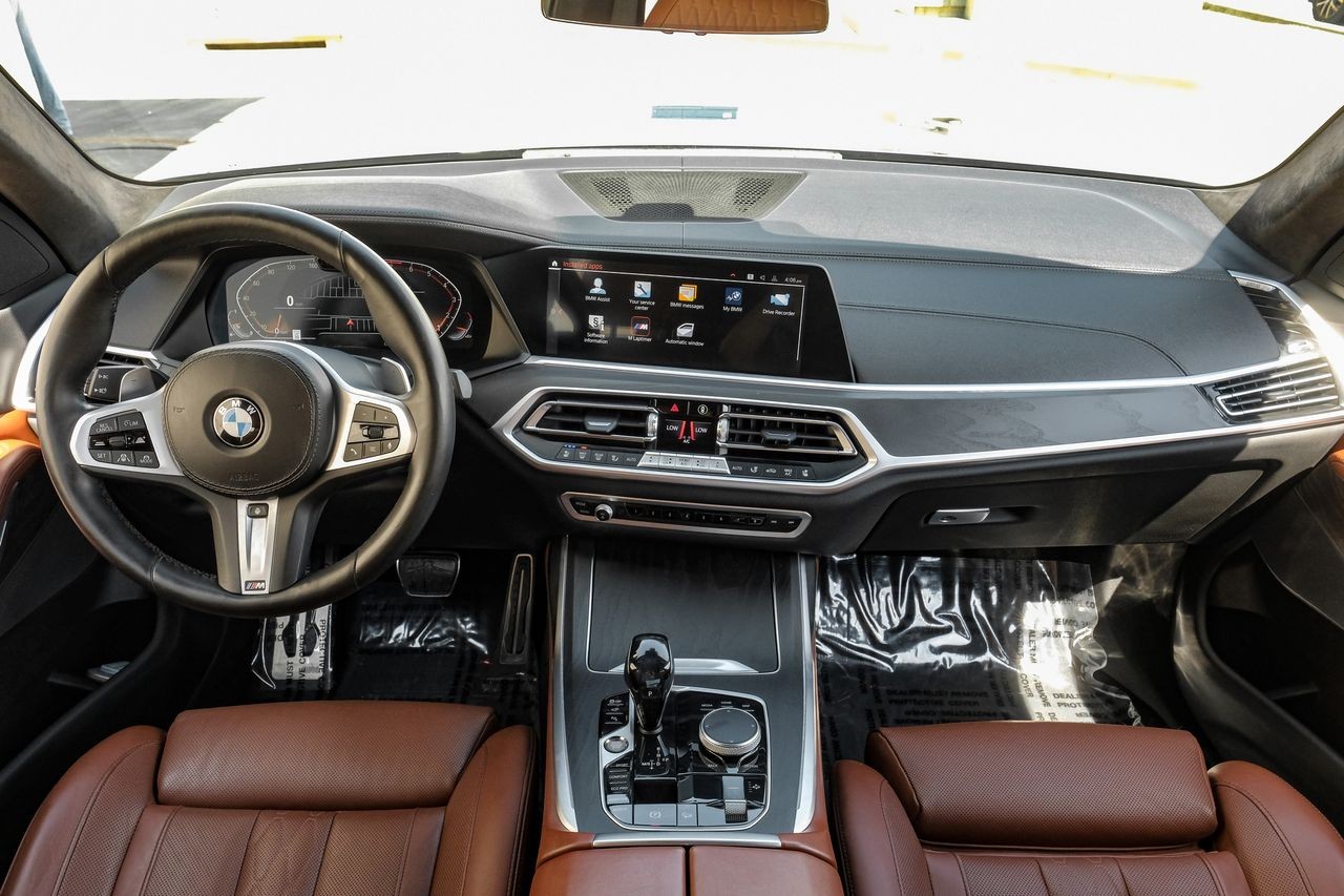 BMW X7 Vehicle Main Gallery Image 15