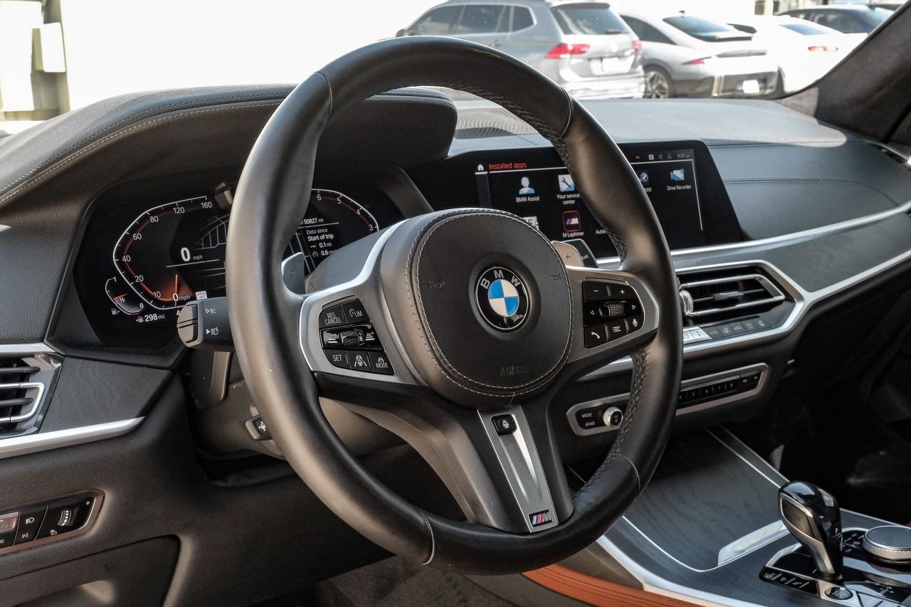 BMW X7 Vehicle Main Gallery Image 16