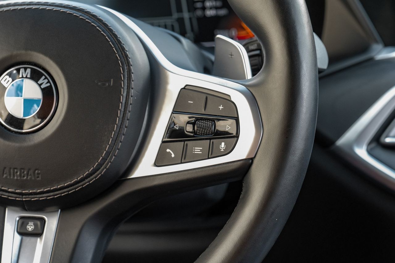 BMW X7 Vehicle Main Gallery Image 19