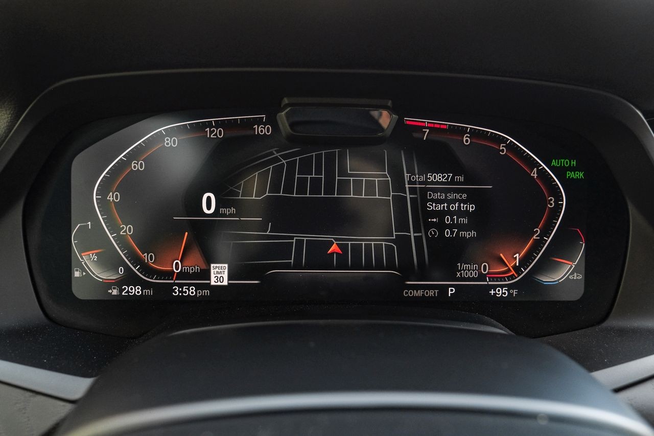 BMW X7 Vehicle Main Gallery Image 20