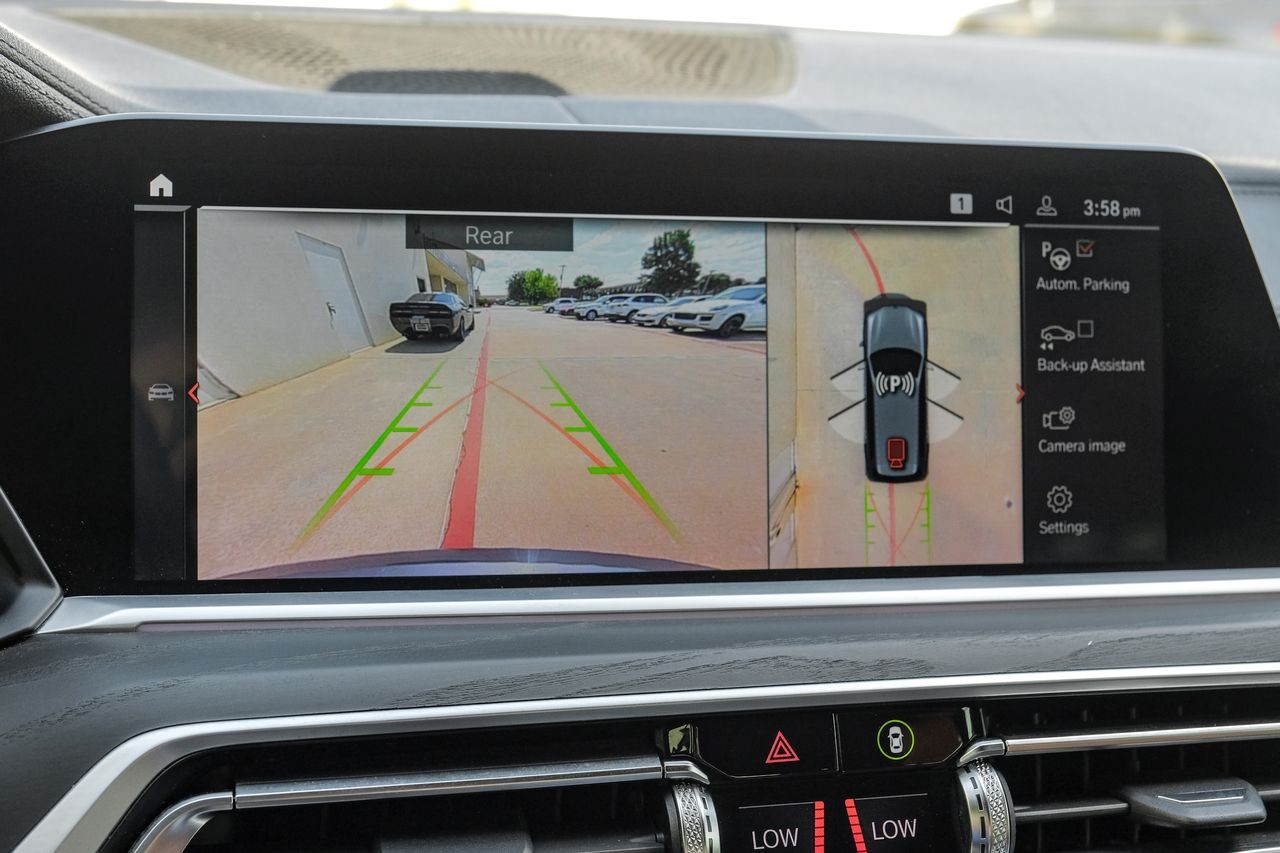 BMW X7 Vehicle Main Gallery Image 23