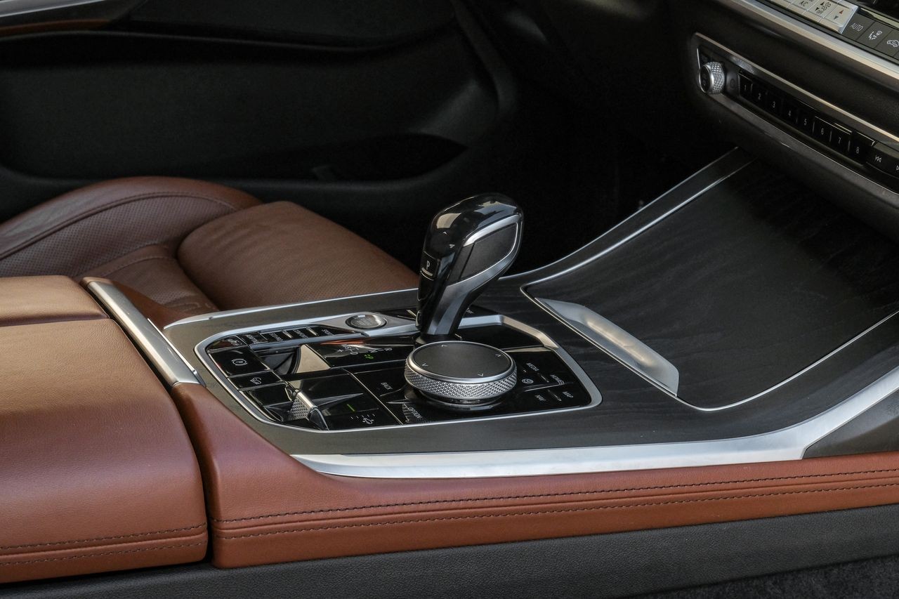 BMW X7 Vehicle Main Gallery Image 24