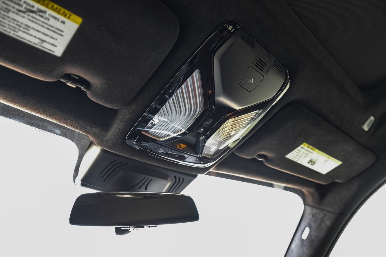BMW X7 Vehicle Main Gallery Image 27