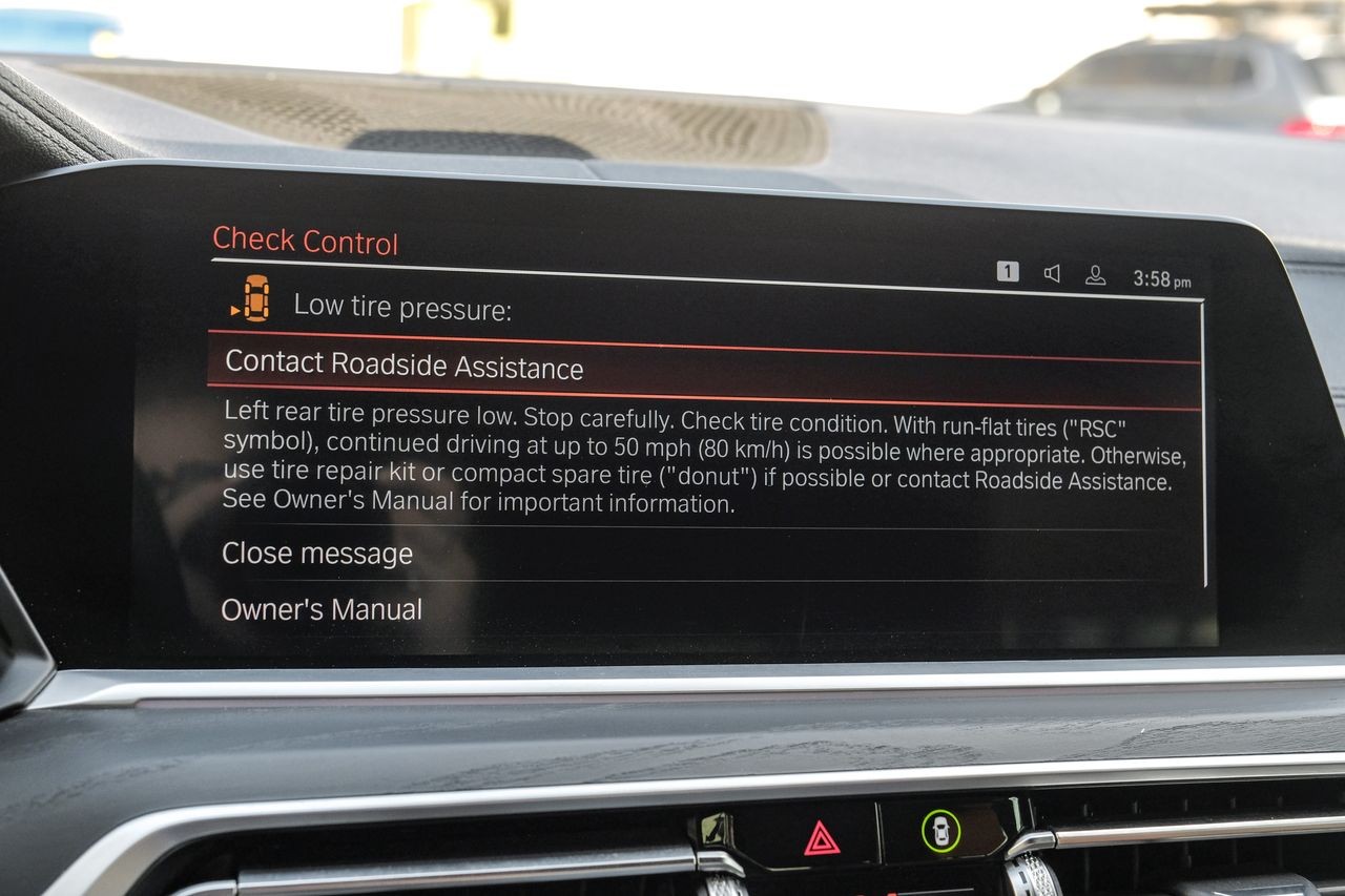 BMW X7 Vehicle Main Gallery Image 29