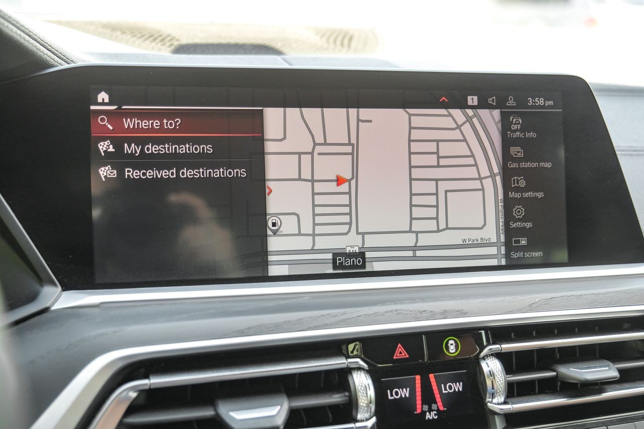 BMW X7 Vehicle Main Gallery Image 31