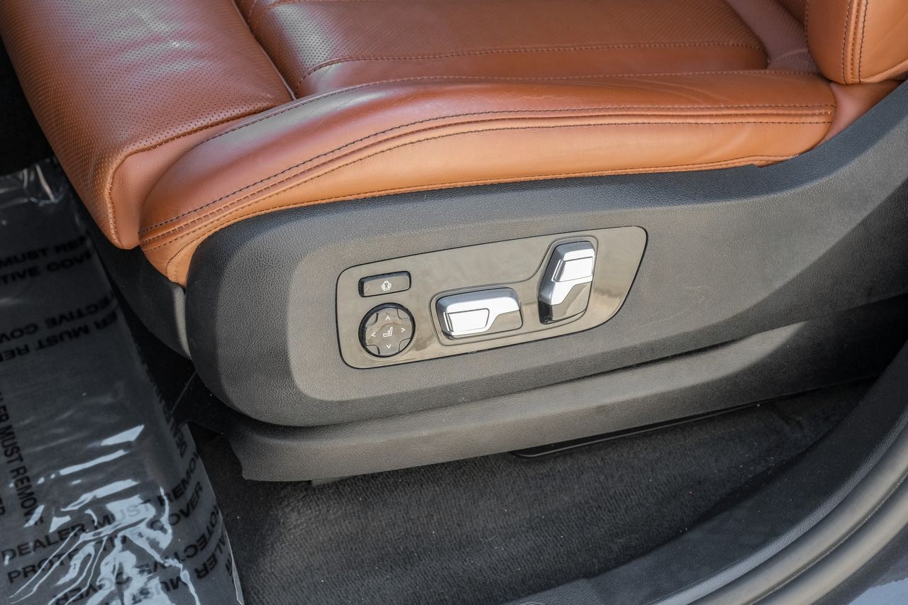BMW X7 Vehicle Main Gallery Image 35