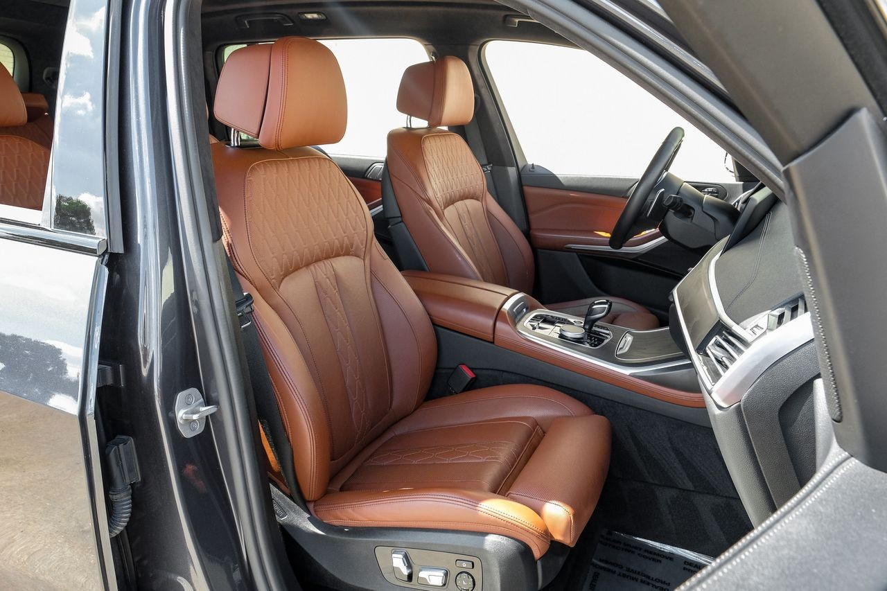 BMW X7 Vehicle Main Gallery Image 37
